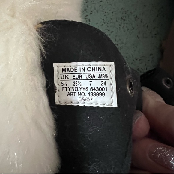 NWOT! Solomon "Lahasa" tall boots with faux fur and fleece lining. Warm + CUTE!! - Picture 7 of 10